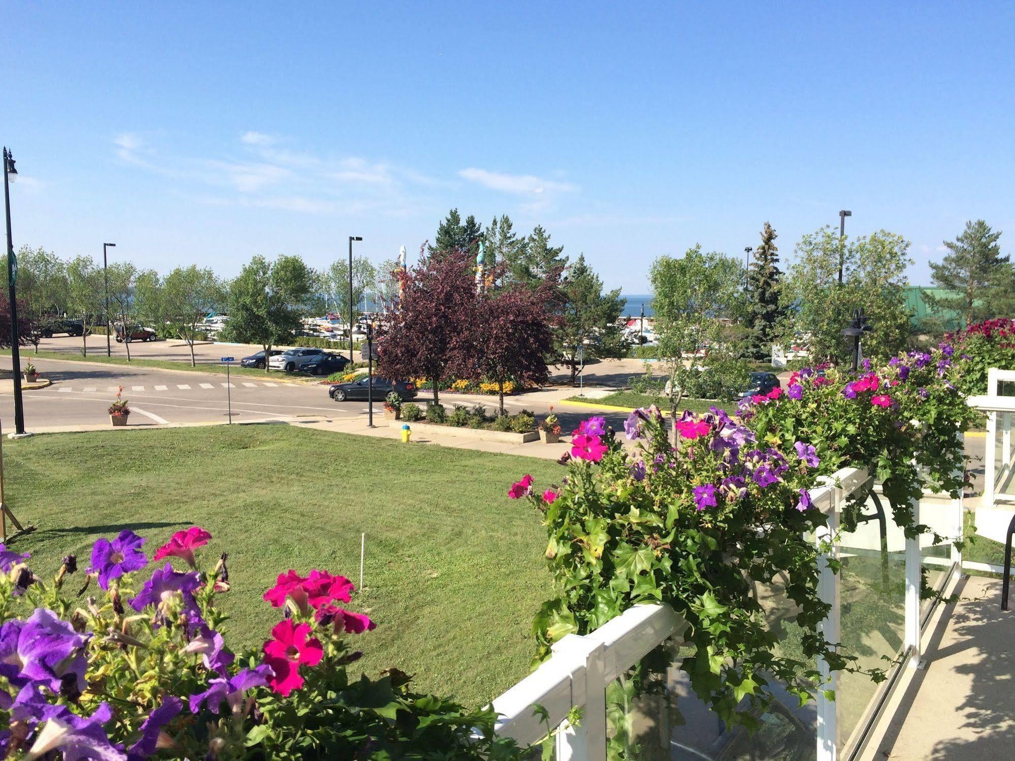 Lakeshore Inn Cold Lake ภายนอก รูปภาพ