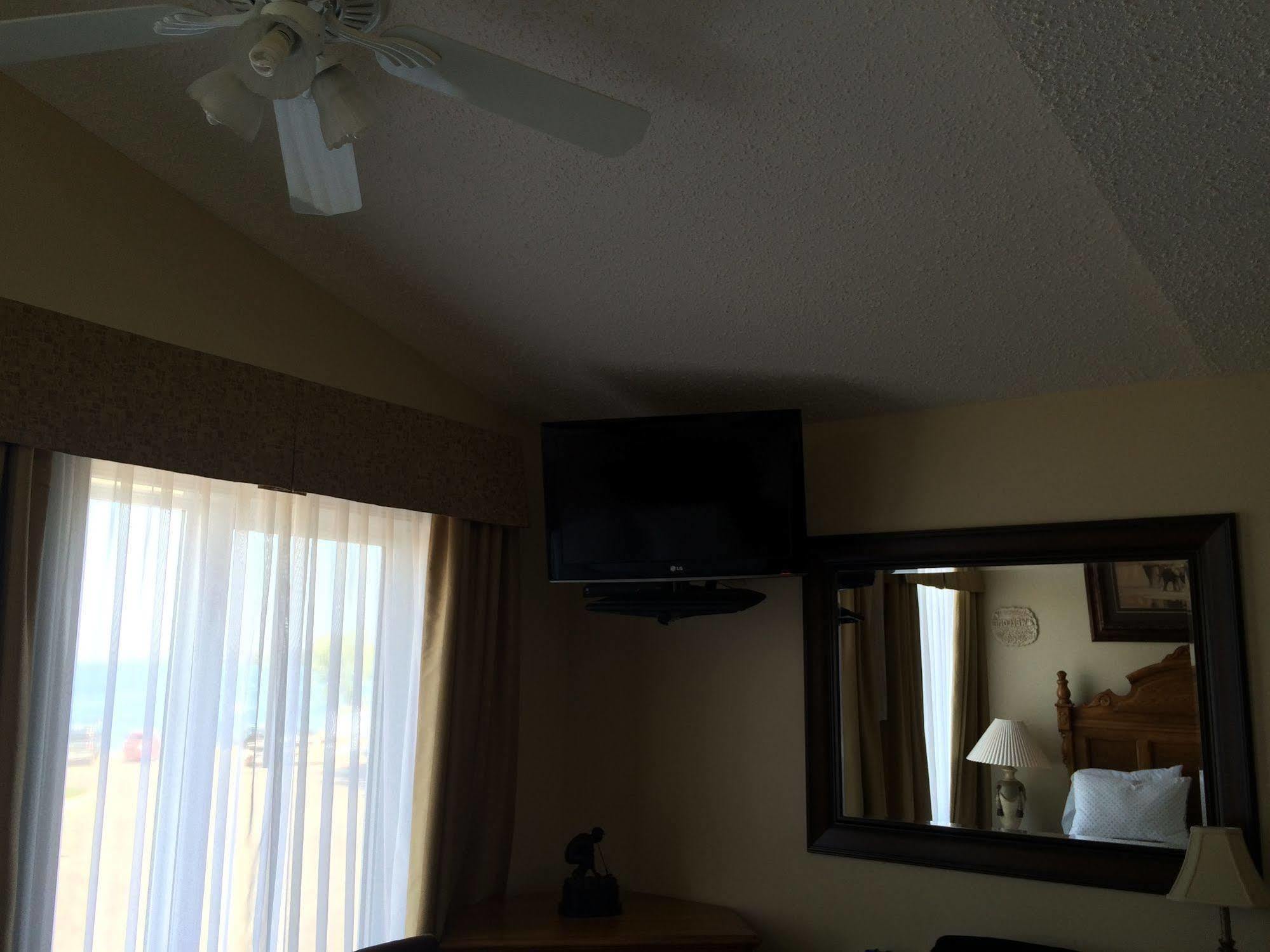 Lakeshore Inn Cold Lake ภายนอก รูปภาพ