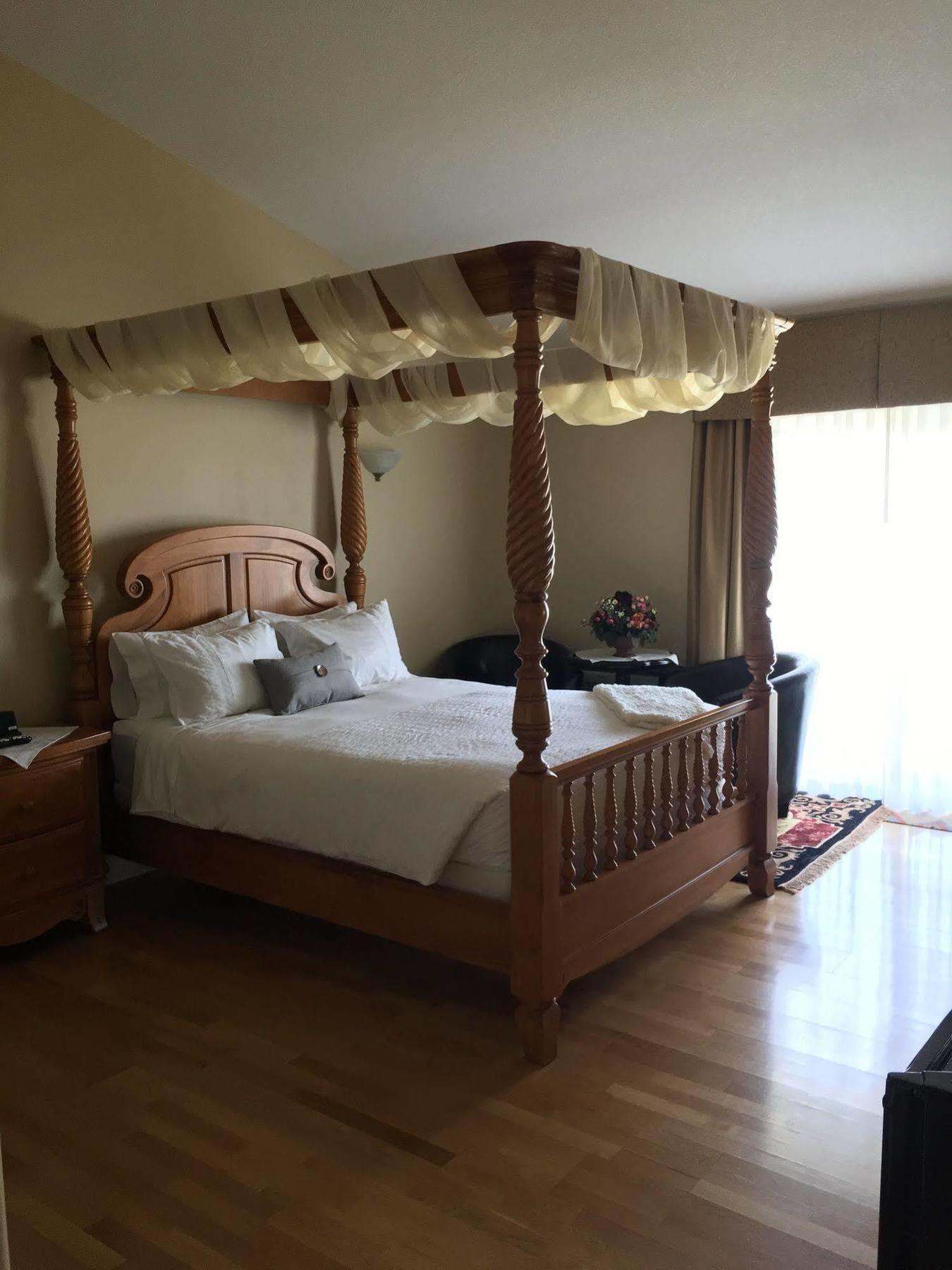 Lakeshore Inn Cold Lake ภายนอก รูปภาพ